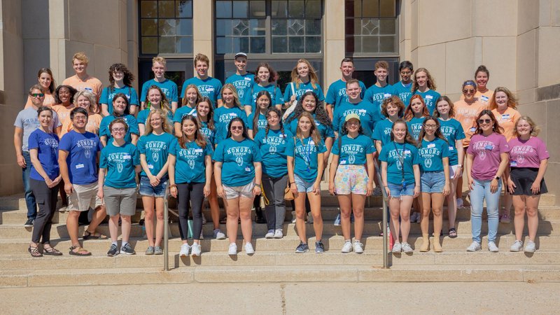 2022 Cohort with mentors 1